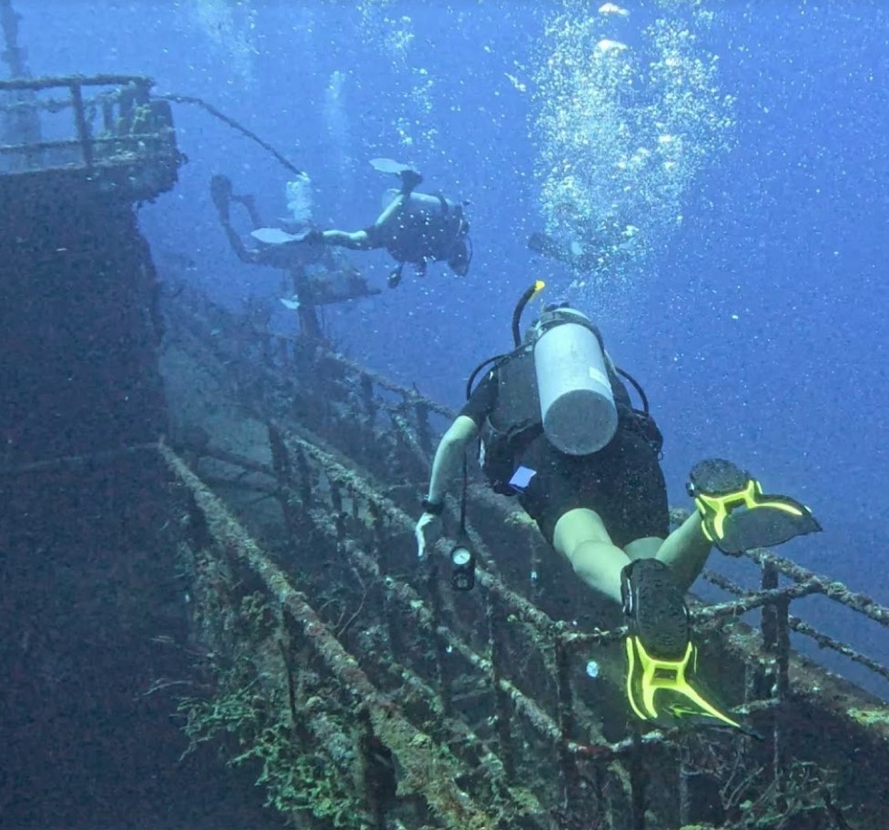 Diving a wreck in Statia