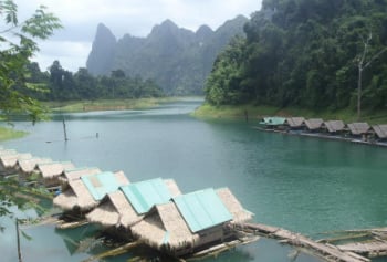 floating village in Khao Sok Lake