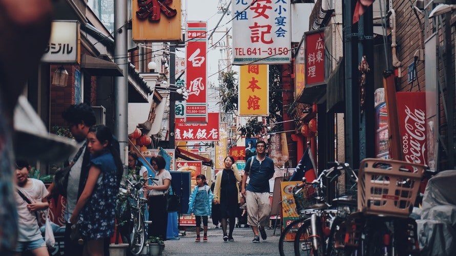 How to stop kids from walking into door handles - Japan Today