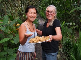 Volunteer and local Ecuadorian