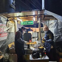 A Hotteok stand in Namdaemun Market
